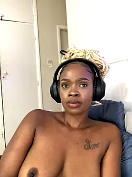 LuciousLips96