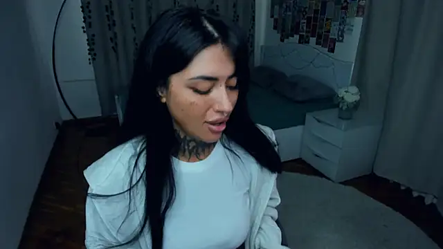 CharimgSabrina webcam