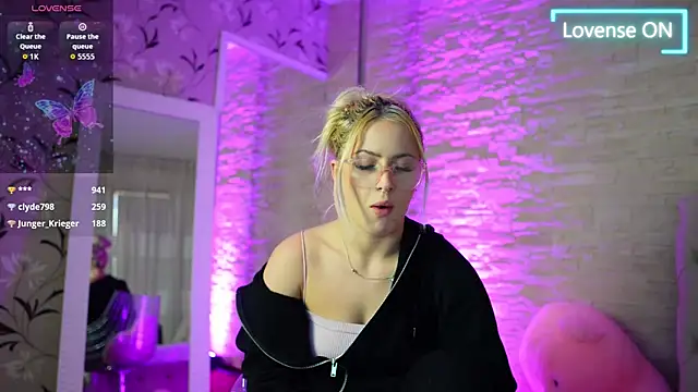 LucyLextonX webcam