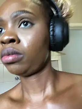 LuciousLips96 webcam