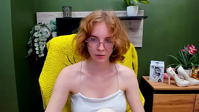 juicyPenny live cam screenshot female on Tip.show – Interactive Live Cam Shows