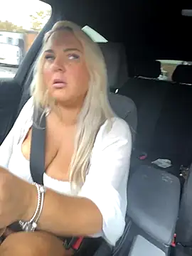 bustyblondebabe