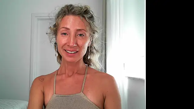 Paevoa from StripChat is Private