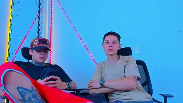 HOT_boy2025 webcam