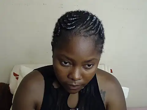 Yolaqueen04 webcam