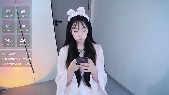 kinadolly (F young) - 舔哥哥龟头出淫水给年糕吃