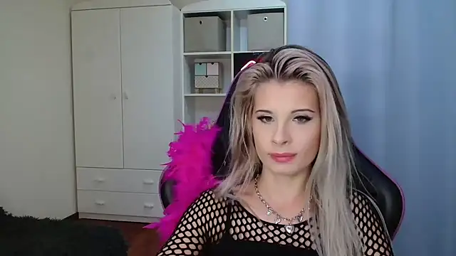 KristineGlow webcam