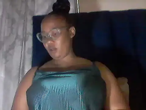 NippleMilkXx webcam