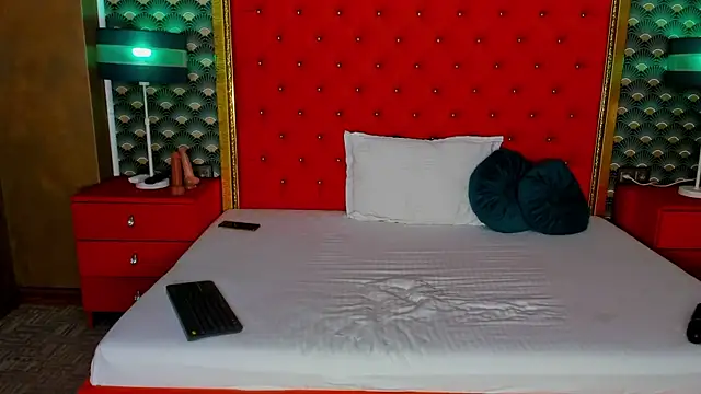 valleriejones - VallerieJones's free webcam - UK Sex Cams
