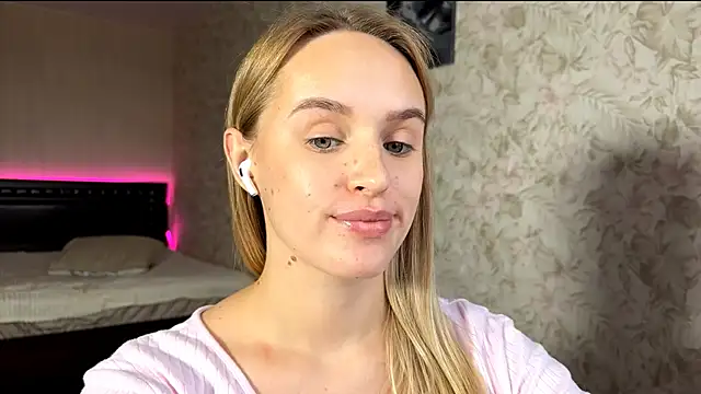 ElisabetLorney webcam