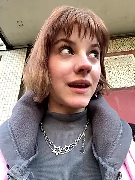 only_april (F teen) - FINGER DEEP INSIDE PUSSY IN PUBLIC