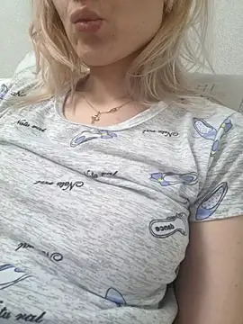 JuliBant666 webcam