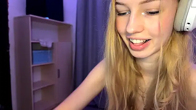 LunaCrave webcam