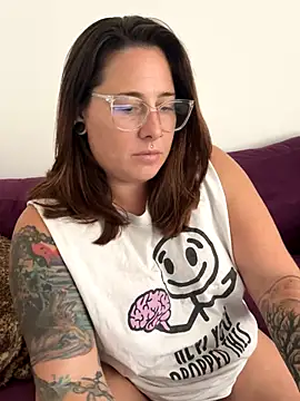 Thegr33ngypsy webcam