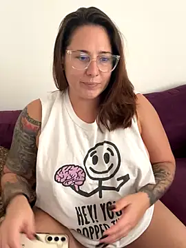 Thegr33ngypsy webcam