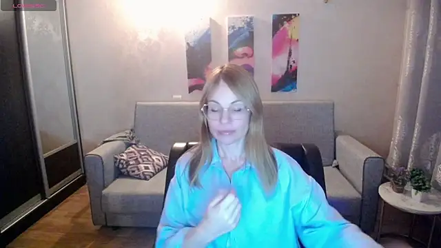 shy_hot_cat webcam