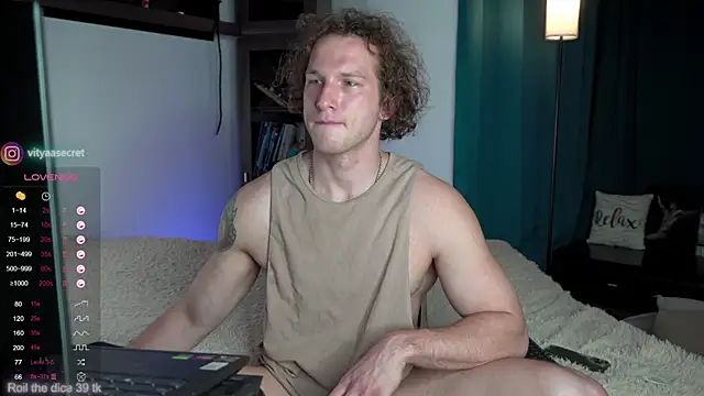 viktorsecret (M young) - naked and flexing