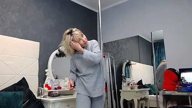 IssaSmith webcam