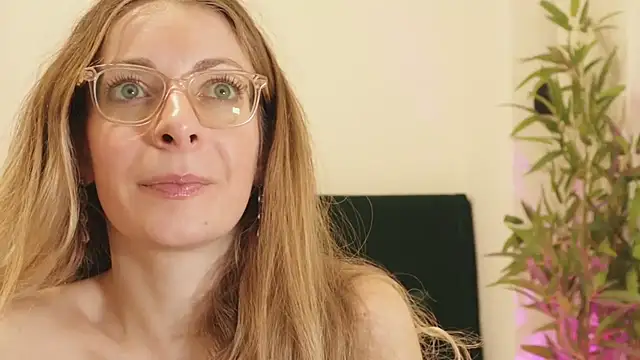 Luna_Riva webcam
