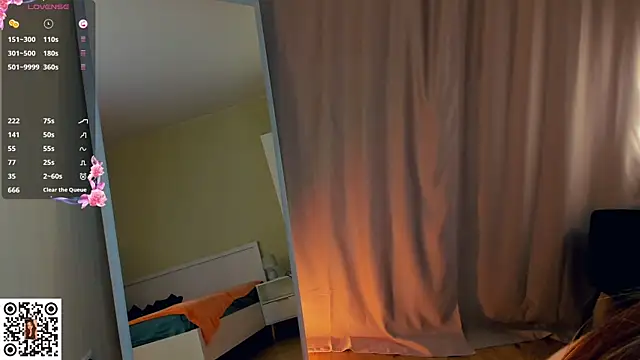 MinaRuzzo webcam