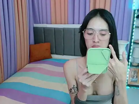 XxTsUncutAskaxX webcam