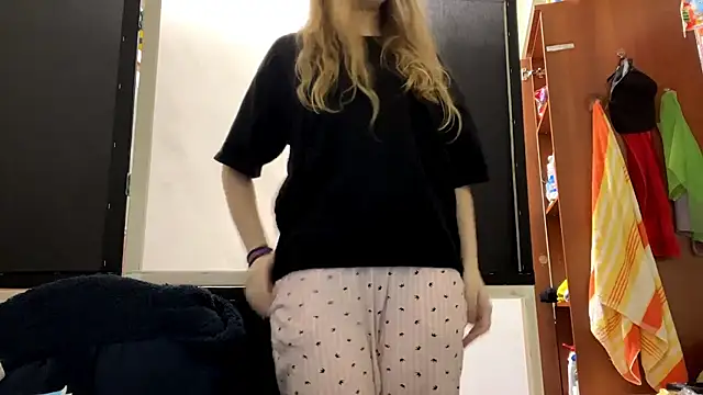 JuneCooper webcam