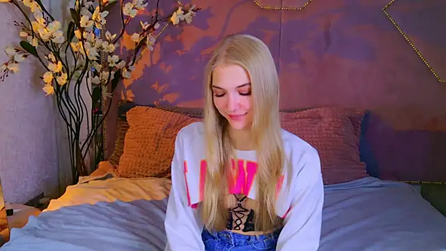 4example_Chloe webcam