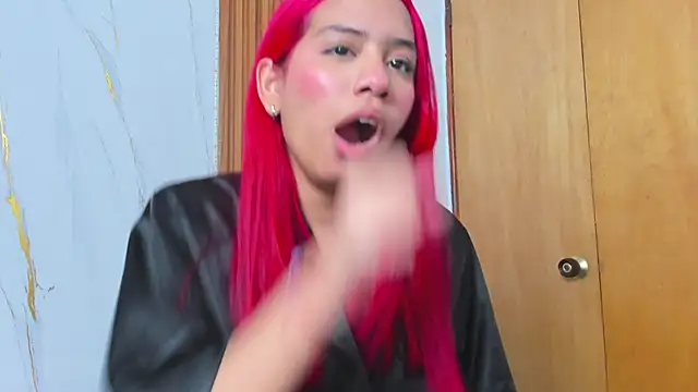 Daphnethomas webcam