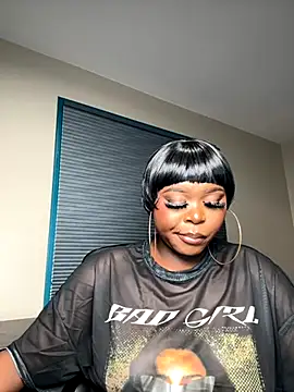 WomanNextdoor1 webcam