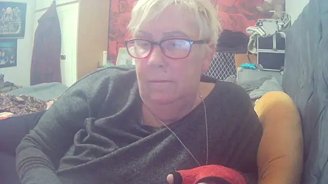 Playful_MILF_Demi webcam