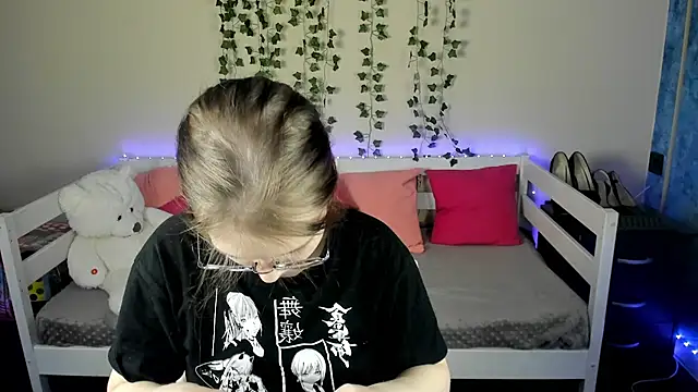 shy_elina01
