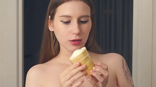 AmyMainer webcam
