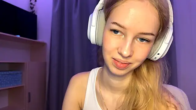 LunaCrave webcam