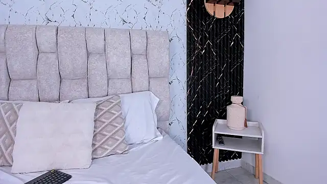 Laura_Ivy webcam