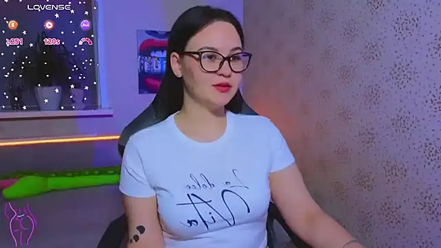 EsterLogan webcam