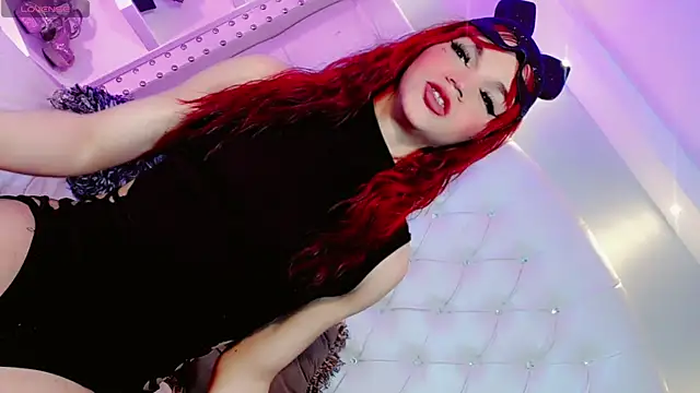 Saraa_Jone webcam