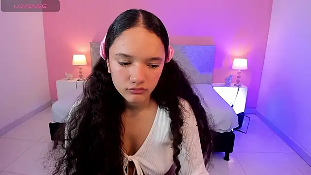 ZairaGlow webcam