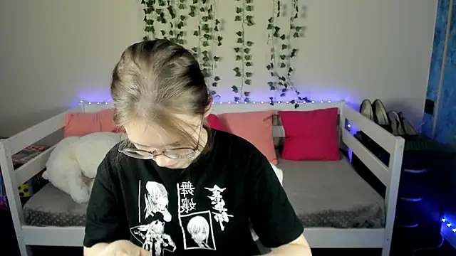 shy_elina01