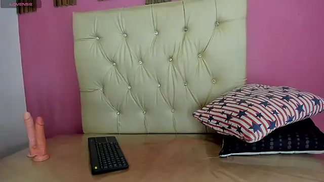 Lucia_Spear webcam