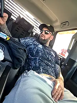 beardedtattood (Ask my age) - Get me hard and horny as fuck 🥵