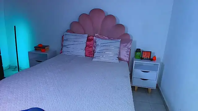 MiaColucci18 webcam