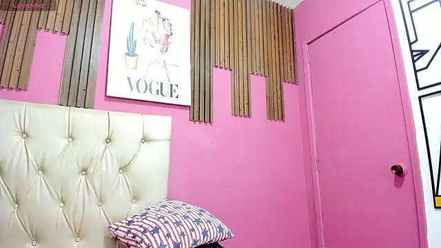 Lucia_Spear webcam