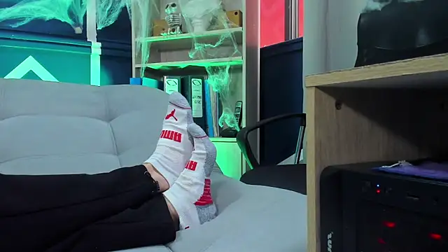 etham_wolf_ webcam