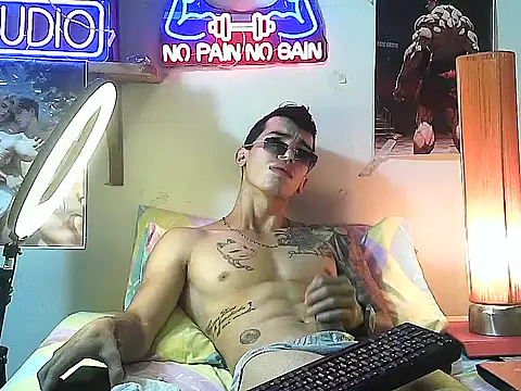 Strongcockfitness webcam