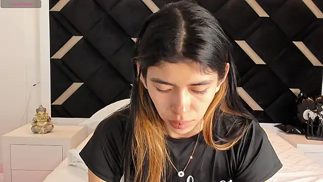 Girl_Cherry webcam