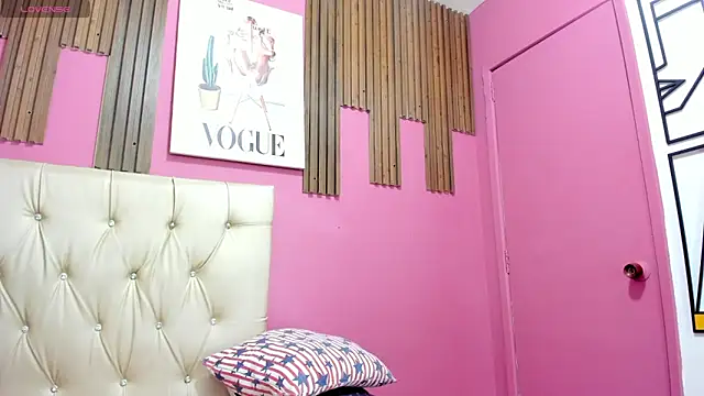 Lucia_Spear webcam