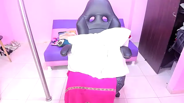 MATURE_WHOR33 webcam