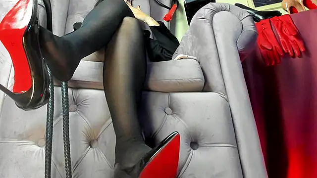 LadyLeather webcam