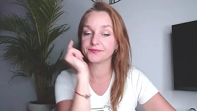 AliciaDesire webcam
