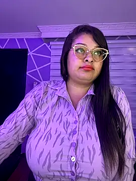 MiiaaJoness webcam